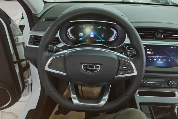 GEELY Emgrand 2019 car image #11