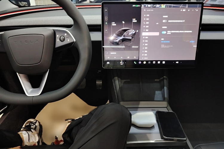 Tesla Model 3 2024 car image #10