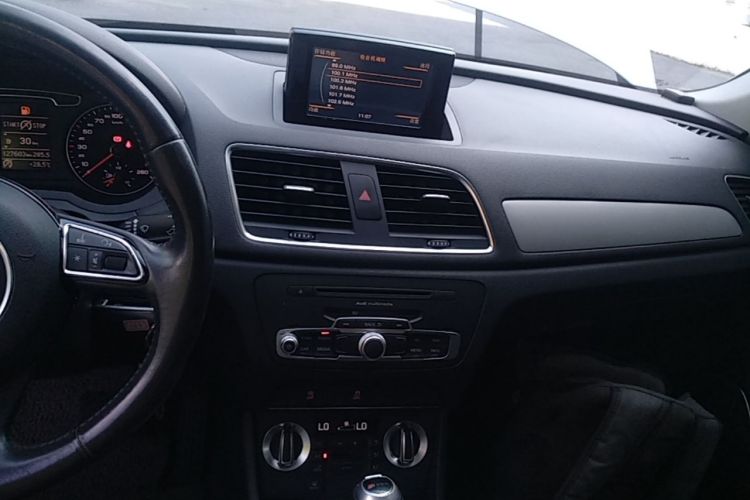 Audi Q3 2015 immagine di auto #13