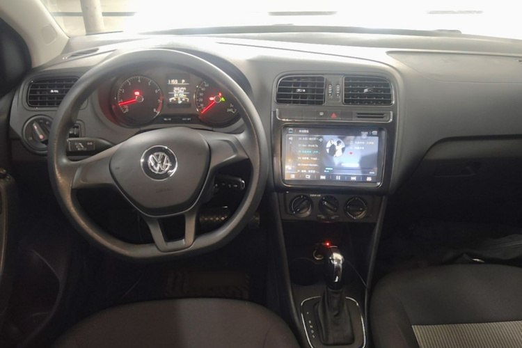 Volkswagen Polo 2016 car image #10