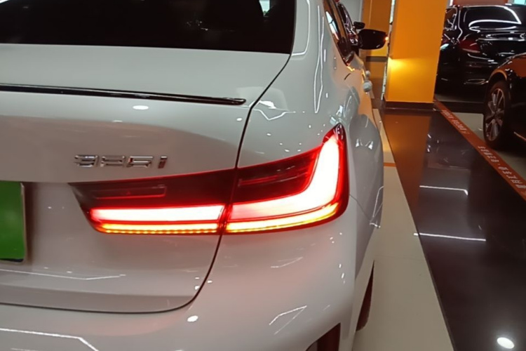 BMW 3 Series 2024 car image #8