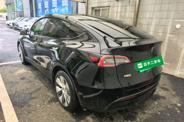 Tesla Model Y 2023 car image #5