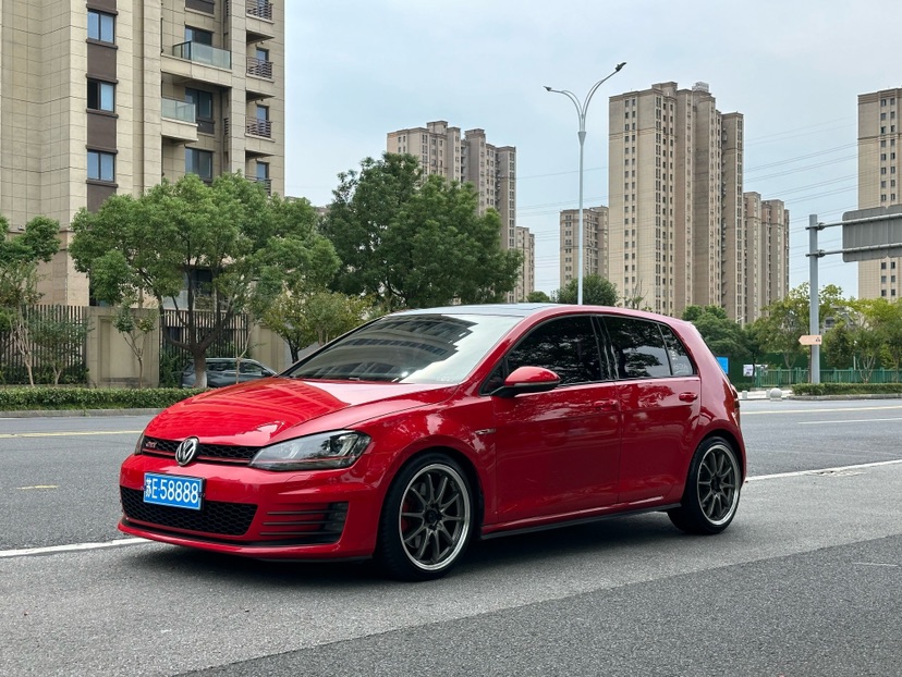 Volkswagen GolfGTI 2015 Volkswagen GolfGTI 2015 immagine di auto