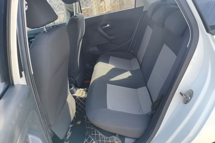 Volkswagen Polo 2017 car image #13