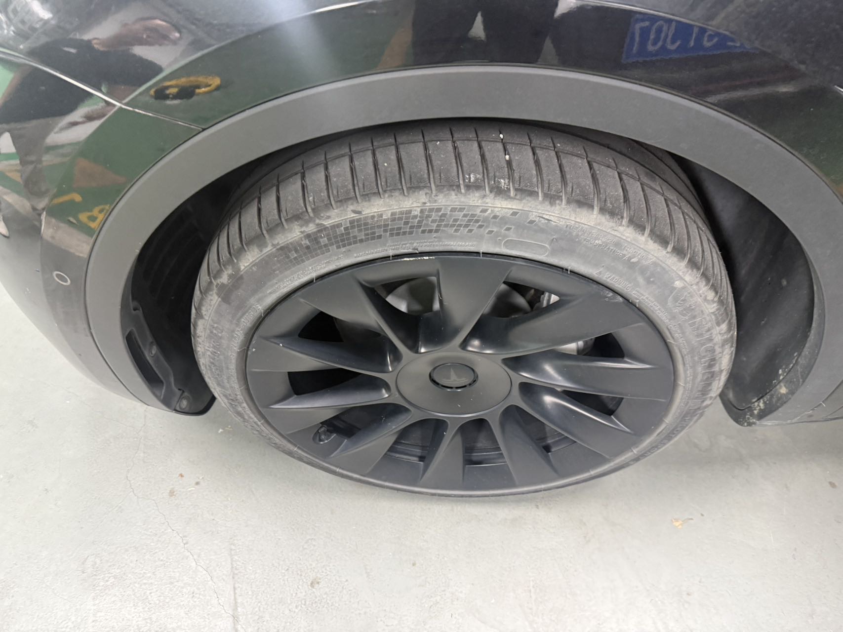 Tesla Model Y 2023 car image #6