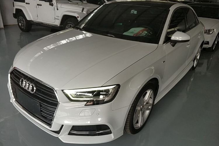 Audi A3 2019 immagine di auto #2