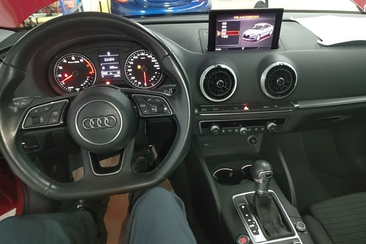 Audi A3 2018 immagine di auto #10