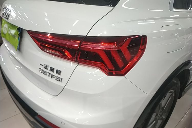 Audi Q3 2021 car image #8