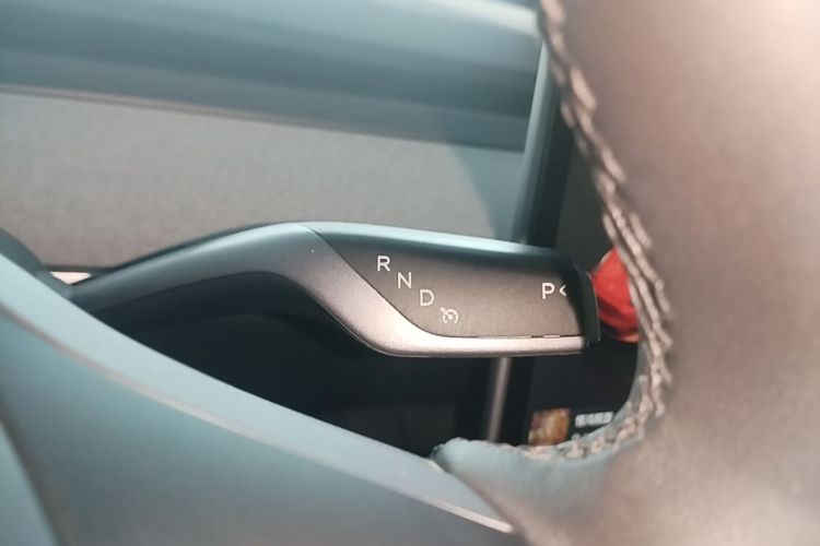 Tesla Model Y 2024 #14 Tesla Model Y 2024 immagine di auto #14