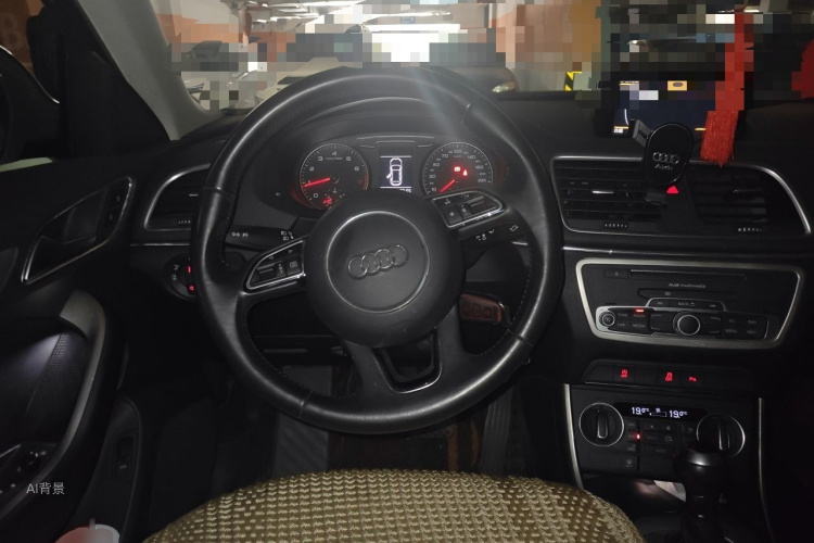 Audi Q3 2016 car image #12