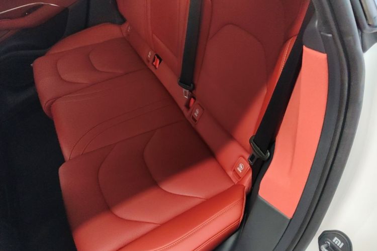 MI SU7 2025 immagine di auto #13