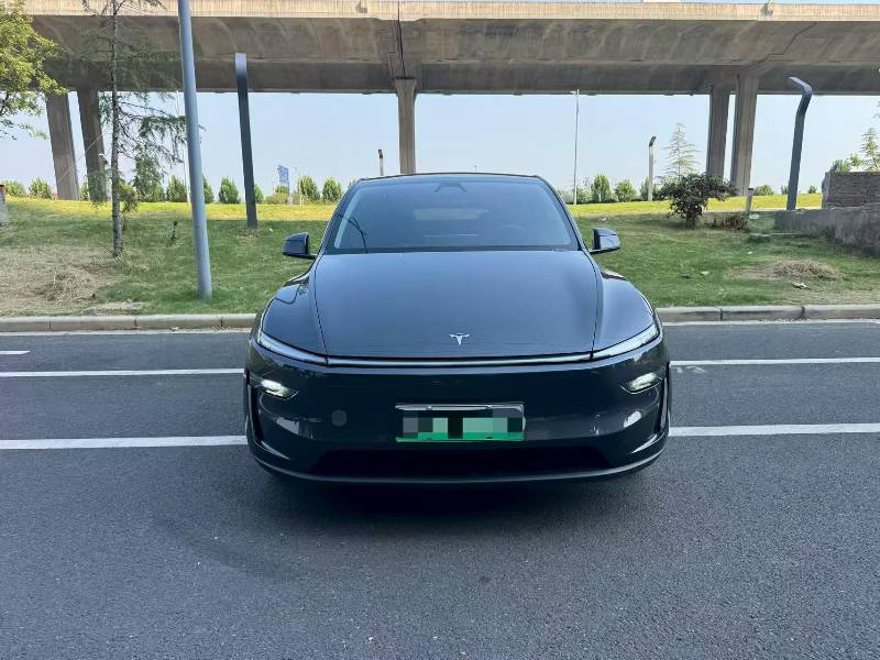 Tesla Model Y 2025 #2 Tesla Model Y 2025 car image #2