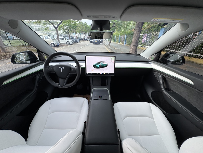 Tesla Model Y 2023 #5 Tesla Model Y 2023 car image #5