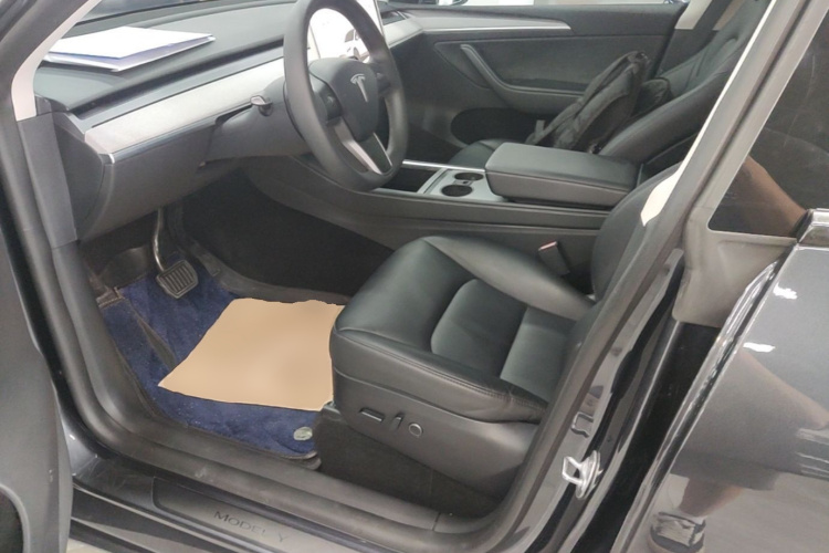 Tesla Model Y 2024 #16 Tesla Model Y 2024 car image #16