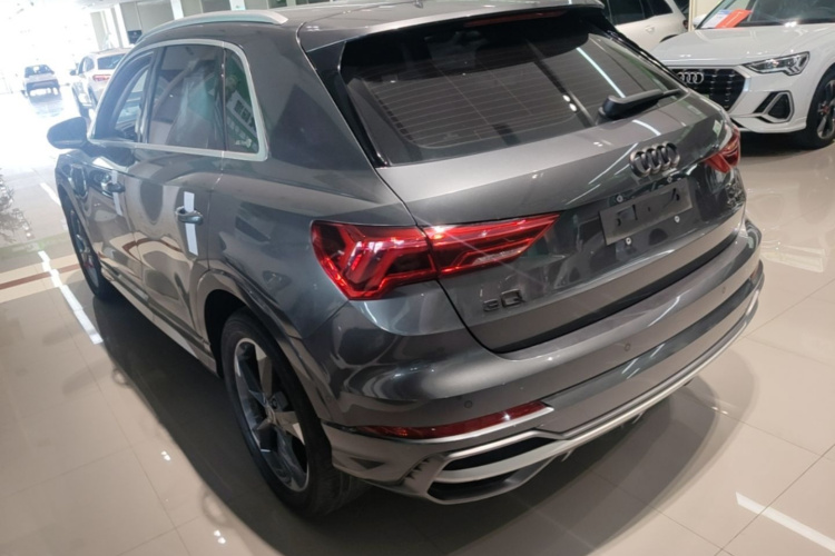 Audi Q3 2023 car image #7