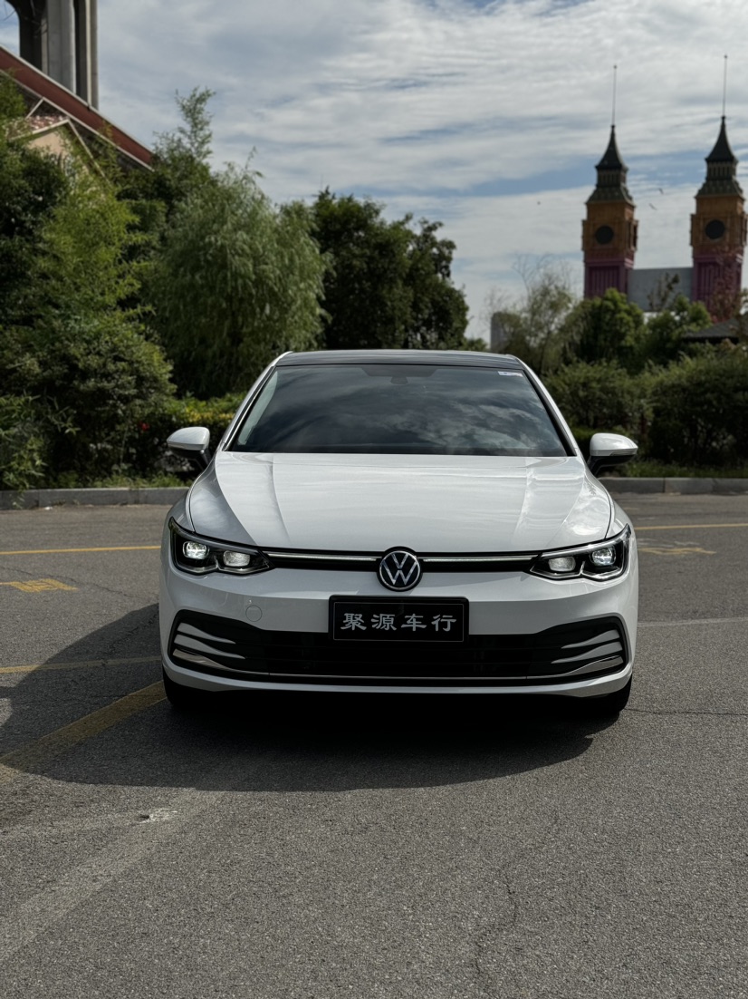Volkswagen Golf 2022 car image #2