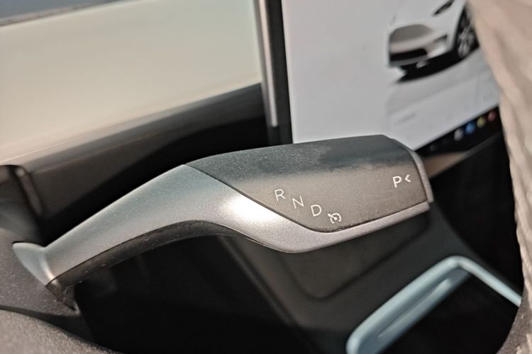 Tesla Model Y 2021 #14 Tesla Model Y 2021 car image #14