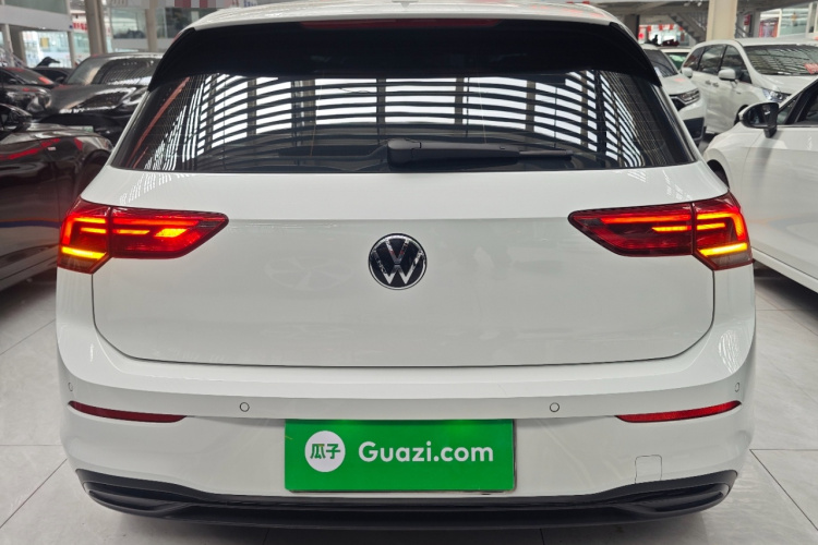 Volkswagen Golf 2024 صورة سيارة #4