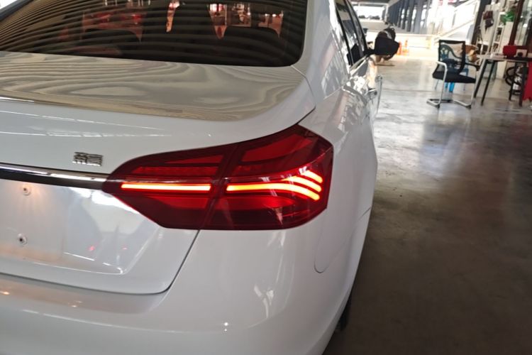 GEELY Emgrand 2018 car image #8