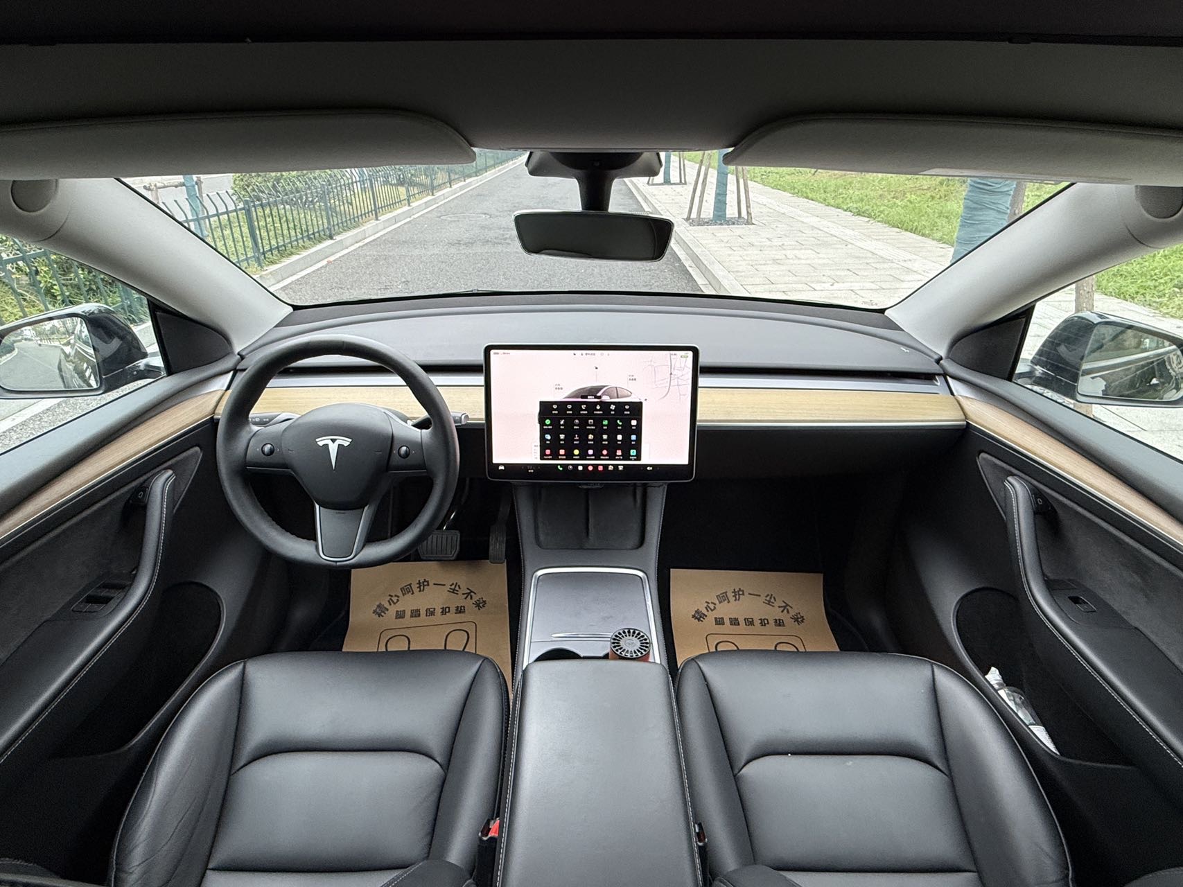 Tesla Model Y 2023 #5 Tesla Model Y 2023 car image #5