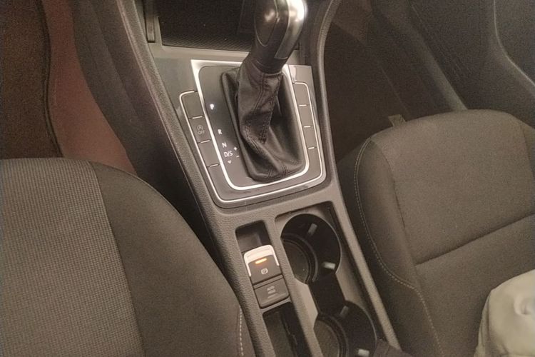 Volkswagen Golf 2019 car image #14