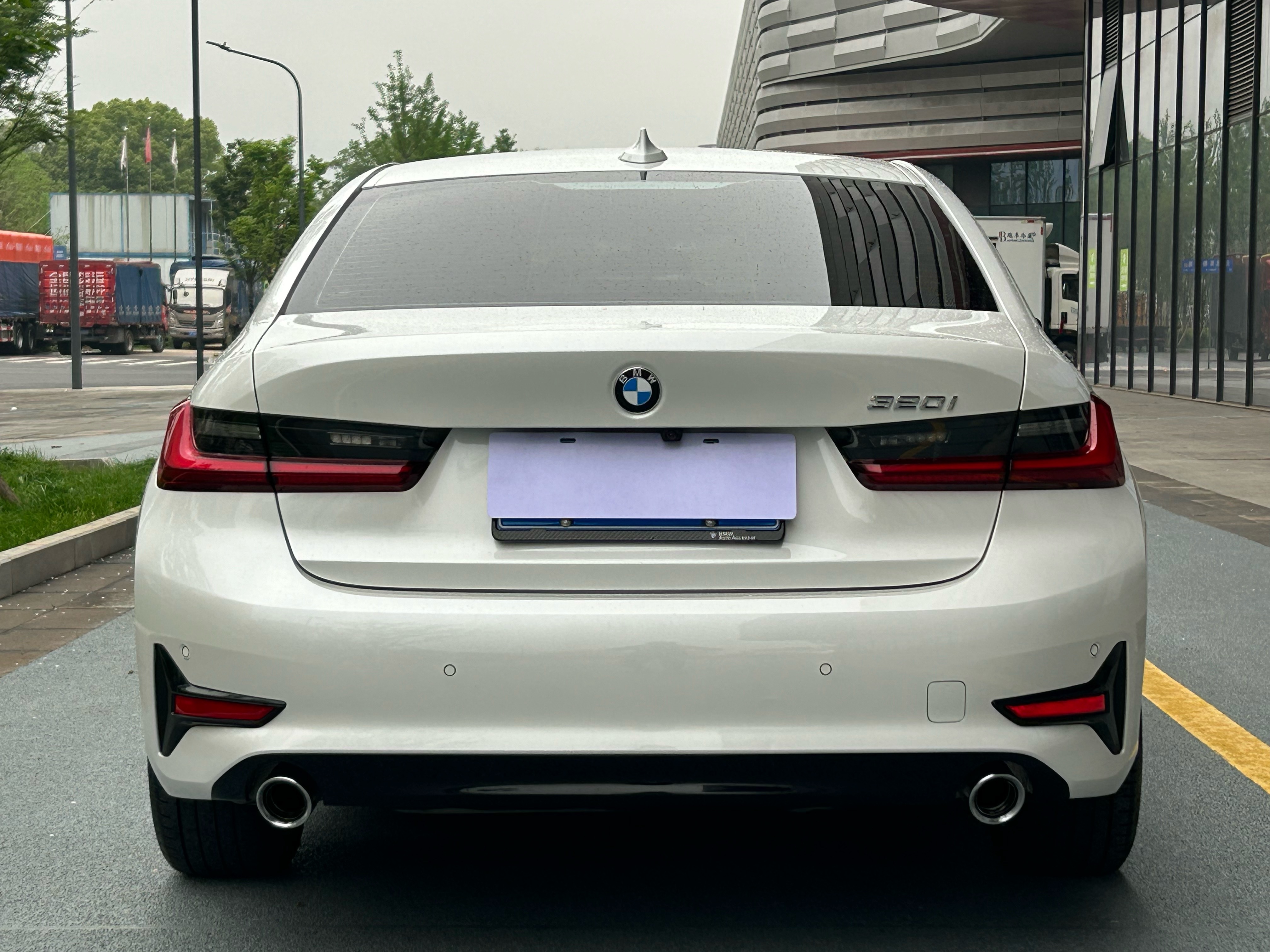 BMW 3 Series 2022 car image #18