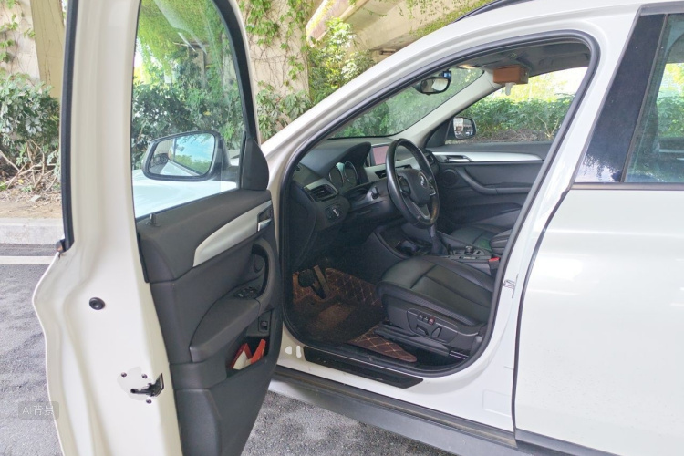 BMW X1 2019 car image #18