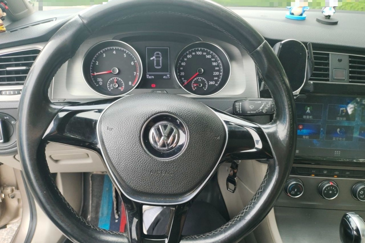 Volkswagen Golf 2015 car image #15