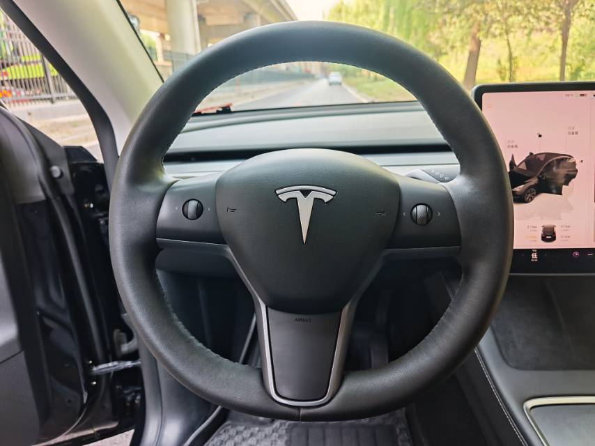 Tesla Model Y 2023 car image #6