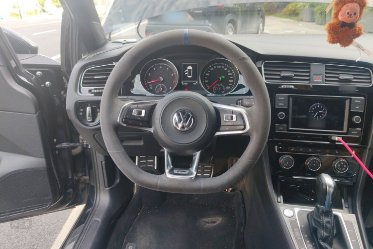 Volkswagen Golf 2018 car image #12