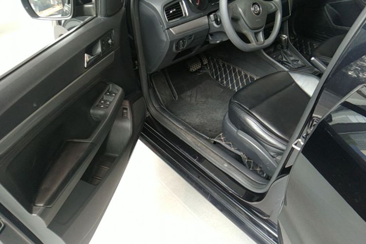 Volkswagen Lavida 2017 car image #16