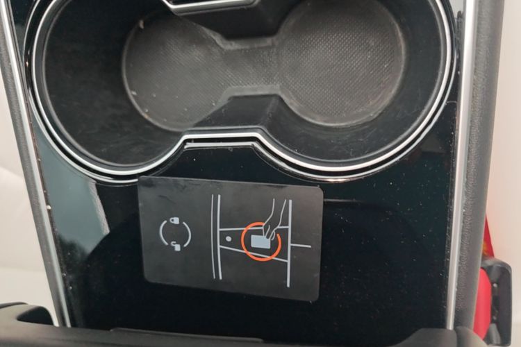 Tesla Model 3 2020 car image #9