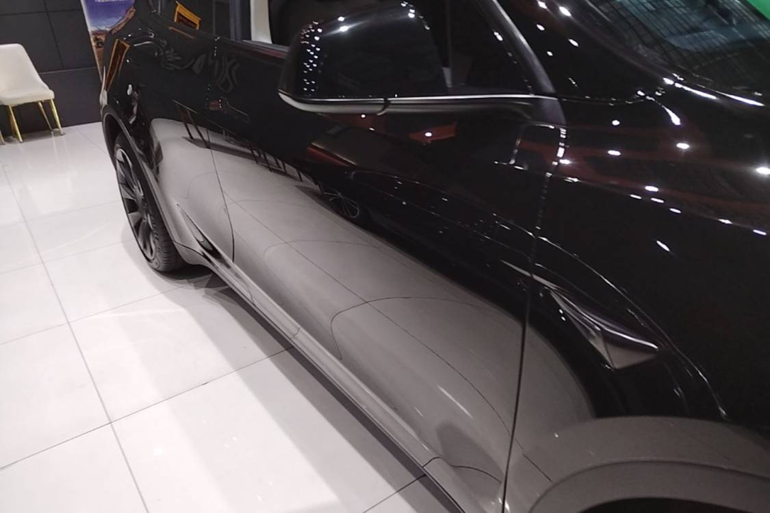 Tesla Model Y 2023 car image #28