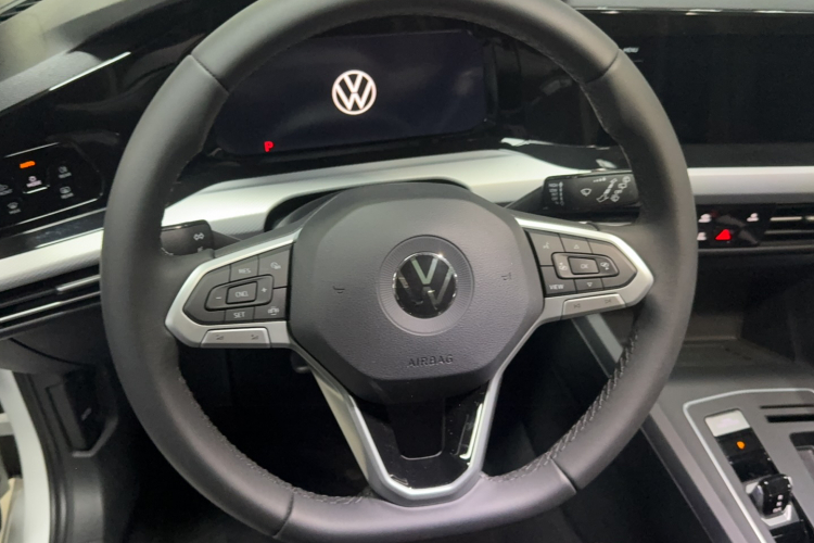 Volkswagen Golf 2023 car image #16