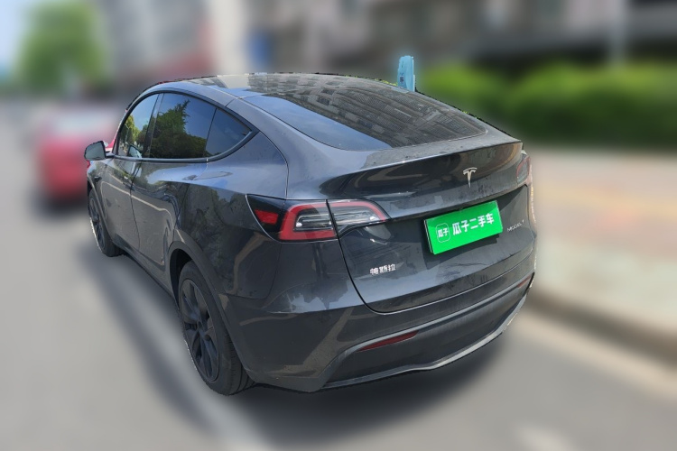 Tesla Model Y 2024 car image #5