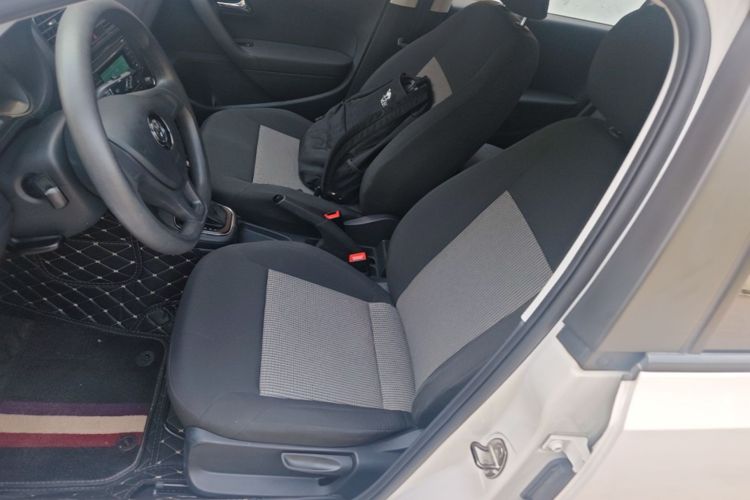 Volkswagen Polo 2016 car image #19