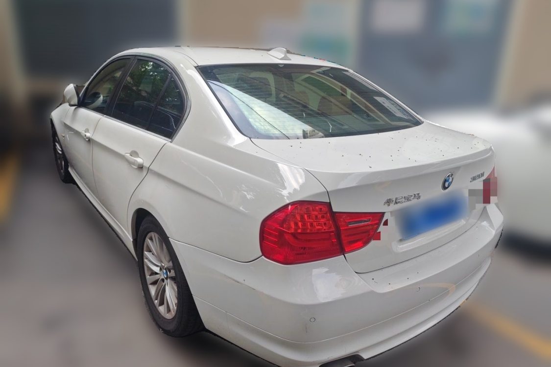 BMW 3 Series 2011 car image #3