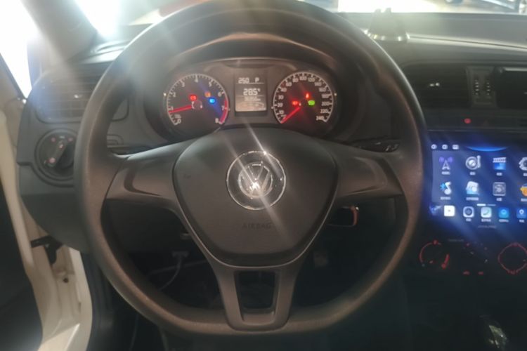 Volkswagen Polo 2017 car image #11