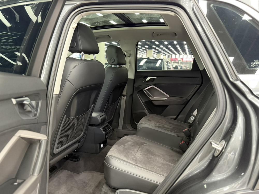 Audi Q3 2023 immagine di auto #17