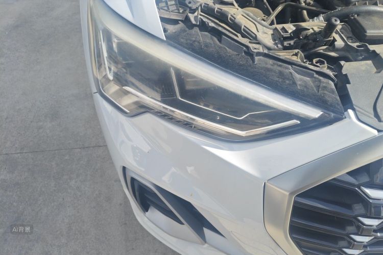 Audi Q3 2020 car image #8