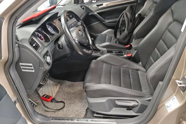 Volkswagen Golf 2017 car image #15