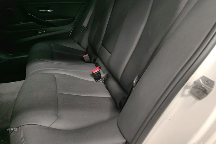 BMW 3 Series 2018 car image #19