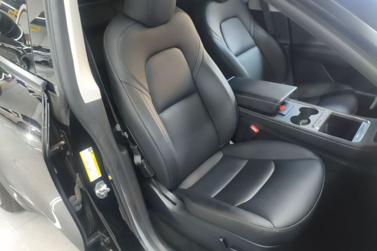Tesla Model Y 2022 car image #24