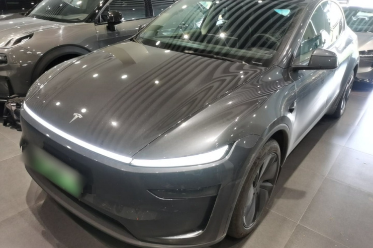 Tesla Model Y 2025 #2 Tesla Model Y 2025 car image #2