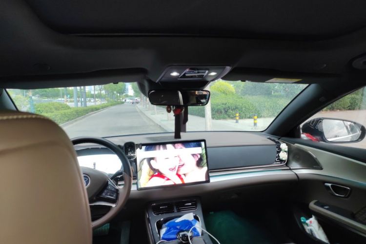 BYD Han 2023 car image #19