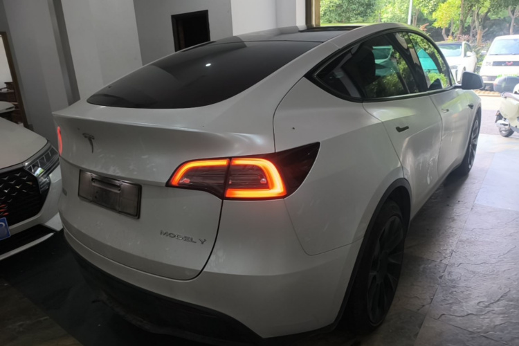 Tesla Model Y 2022 #7 Tesla Model Y 2022 car image #7