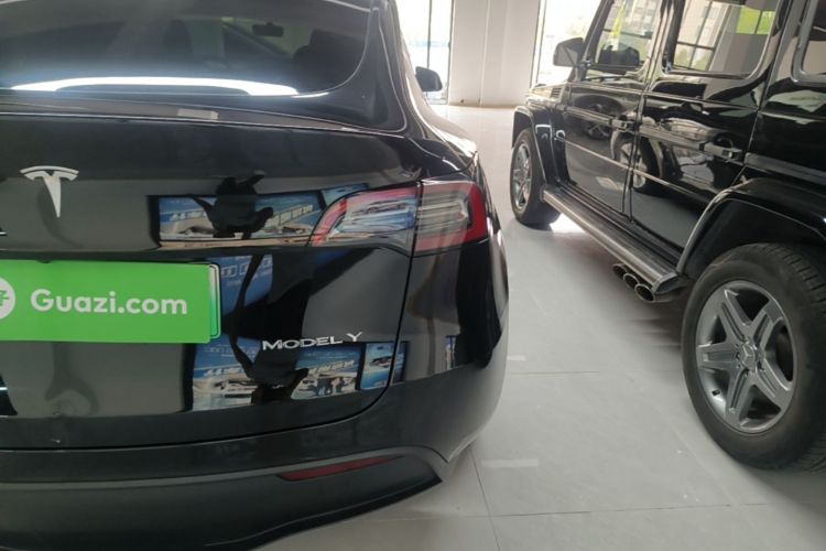 Tesla Model Y 2023 #8 Tesla Model Y 2023 car image #8