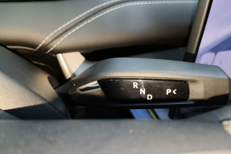 MI SU7 2025 immagine di auto #14