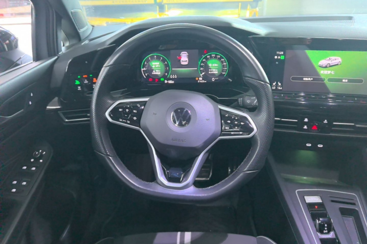 Volkswagen Golf 2022 car image #11