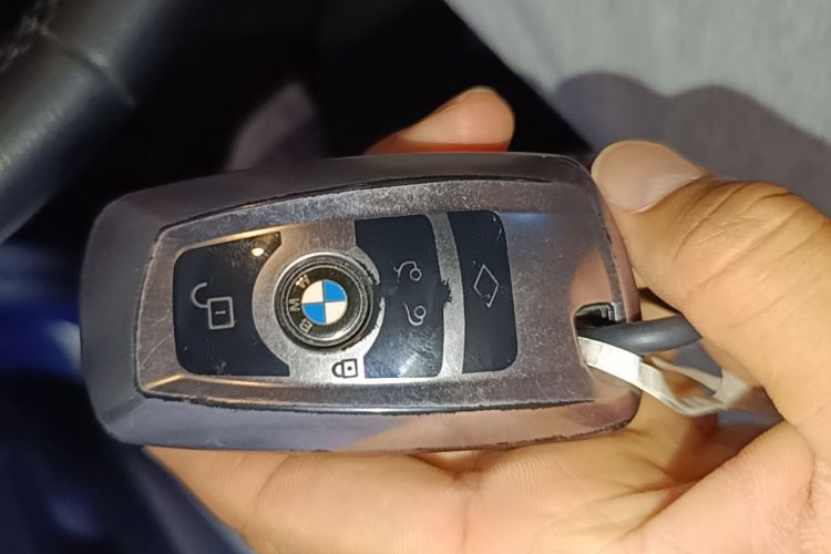 BMW 3 Series 2017 car image #14